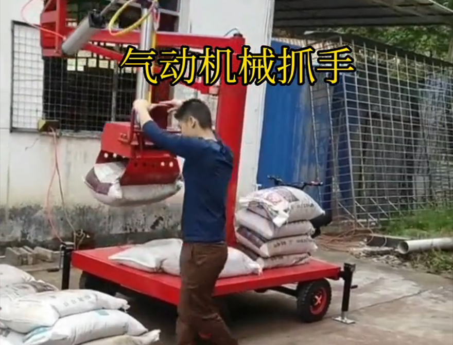 乌伊岭区机械抓手机械臂搬运乌伊岭区气动吊砖装卸水泥神器实用吗乌伊岭区本地青储搬运机机械抓手